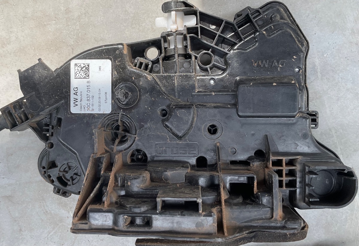 POLO MK 8/9 DOOR LOCK LEFT FRONT