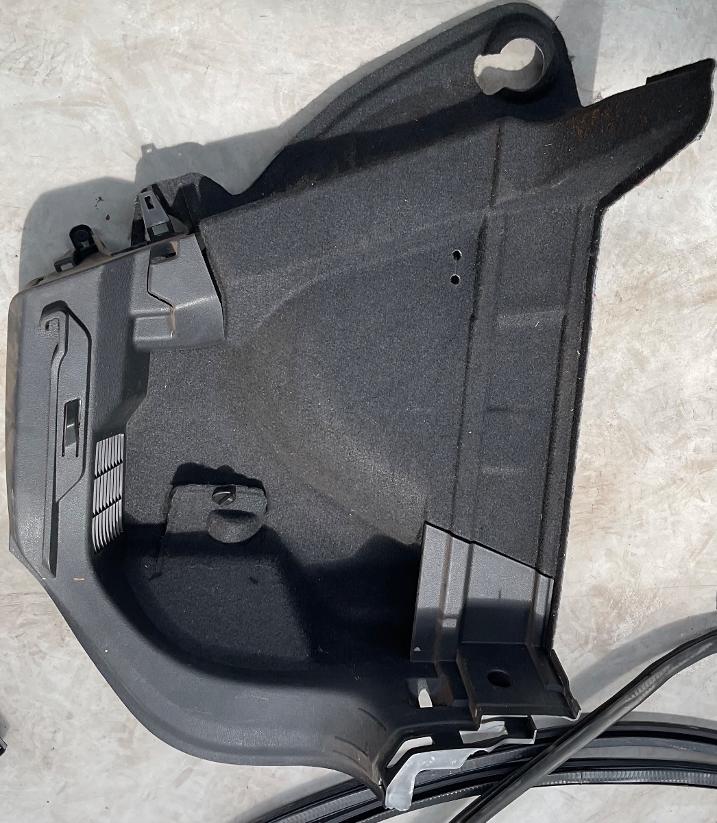 POLO MK8/9 LUGGAGE COMPATMENT TRIM LEFT