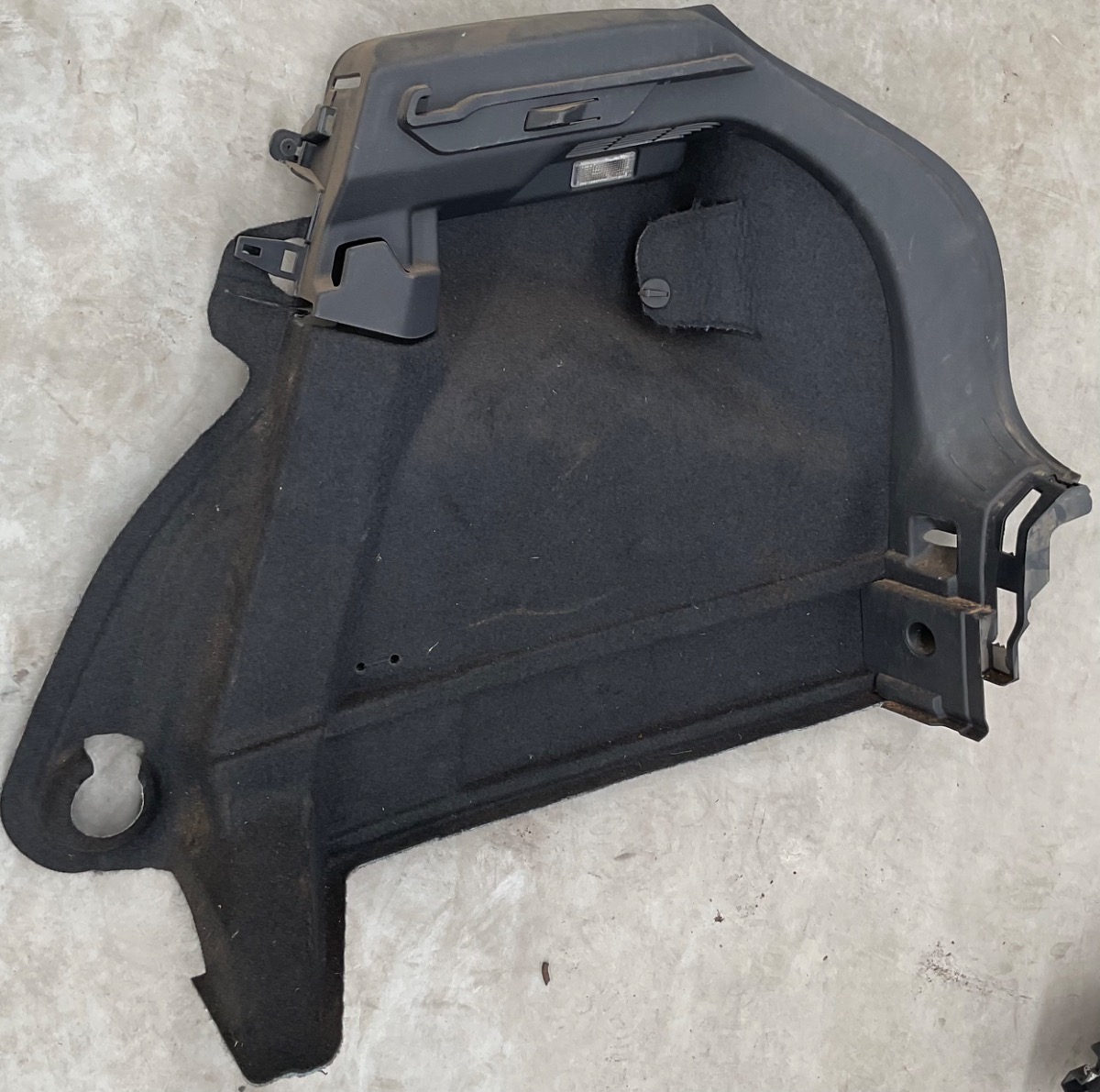 POLO MK8/9 LUGGAGE COMPATMENT TRIM RIGHT