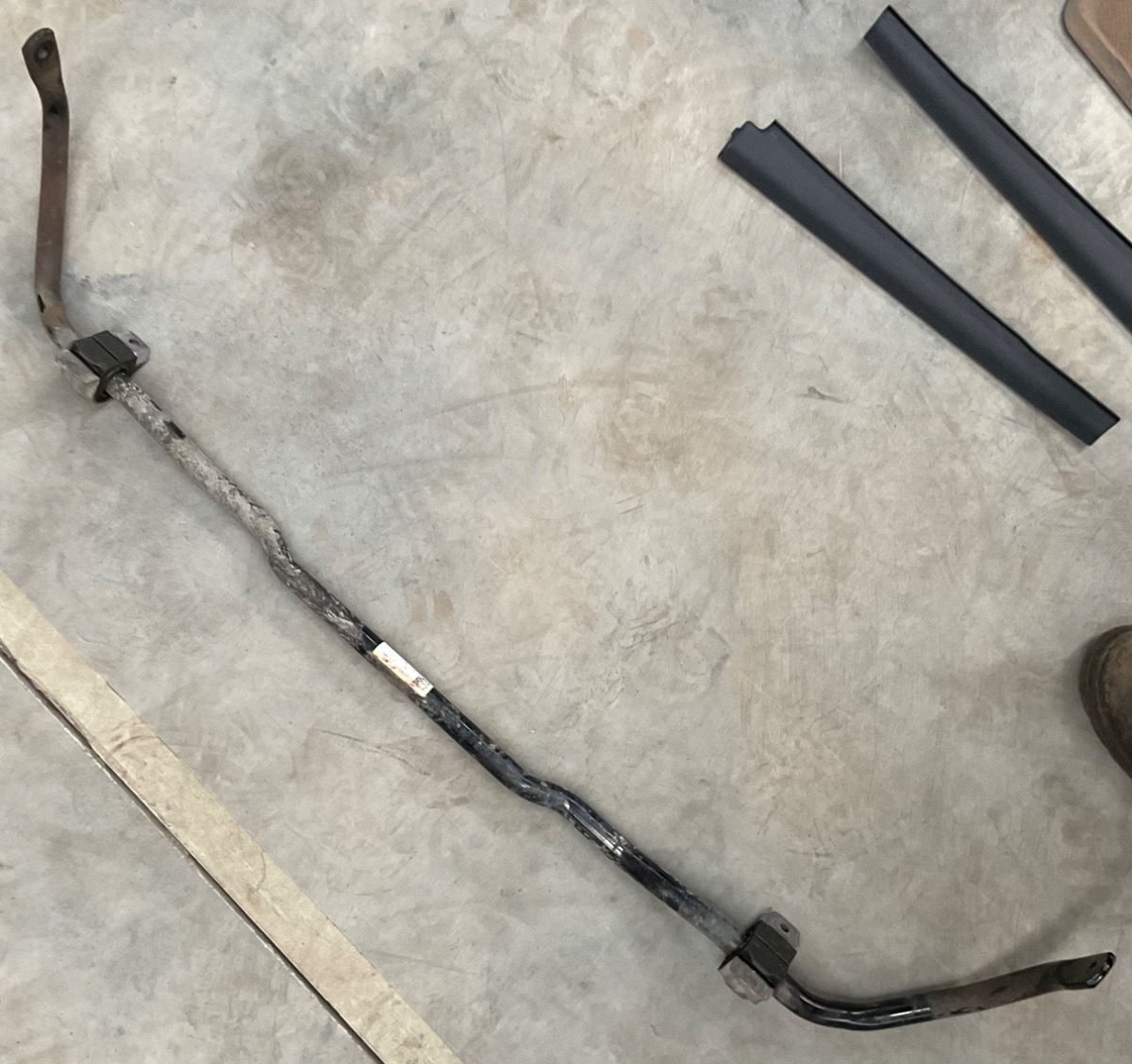 T CROSS FRONT STABILIZER BAR