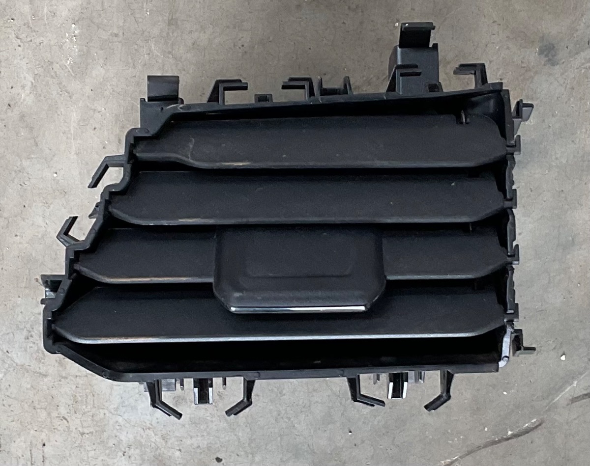 T CROSS AIR VENT RIGHT
