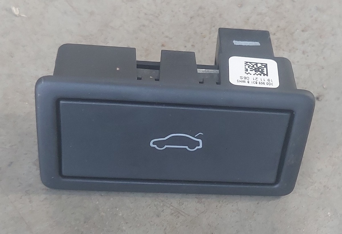 TIGUAN ALLSPACE REAR LID CLOSE BUTTON