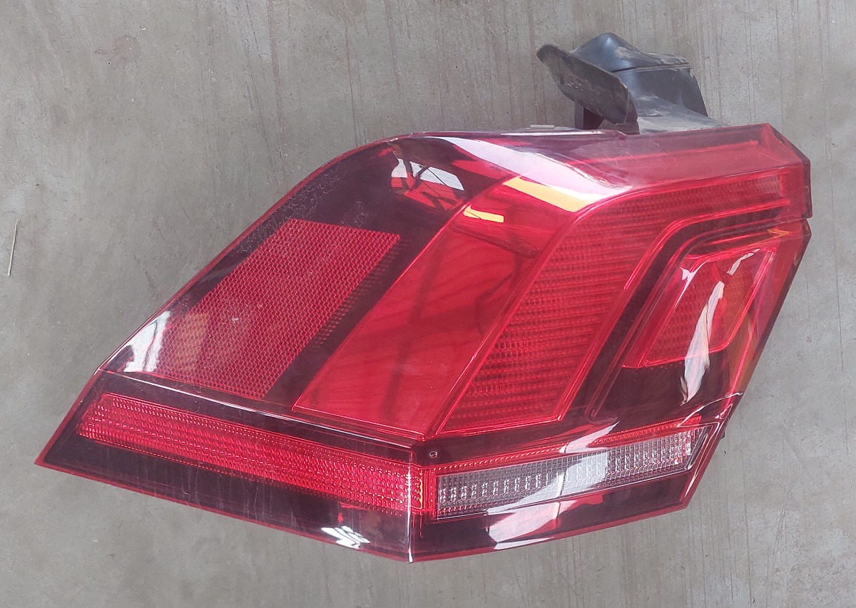 TIGUAN ALLSPACE LEFT REAR TAIL LIGHT OUTER