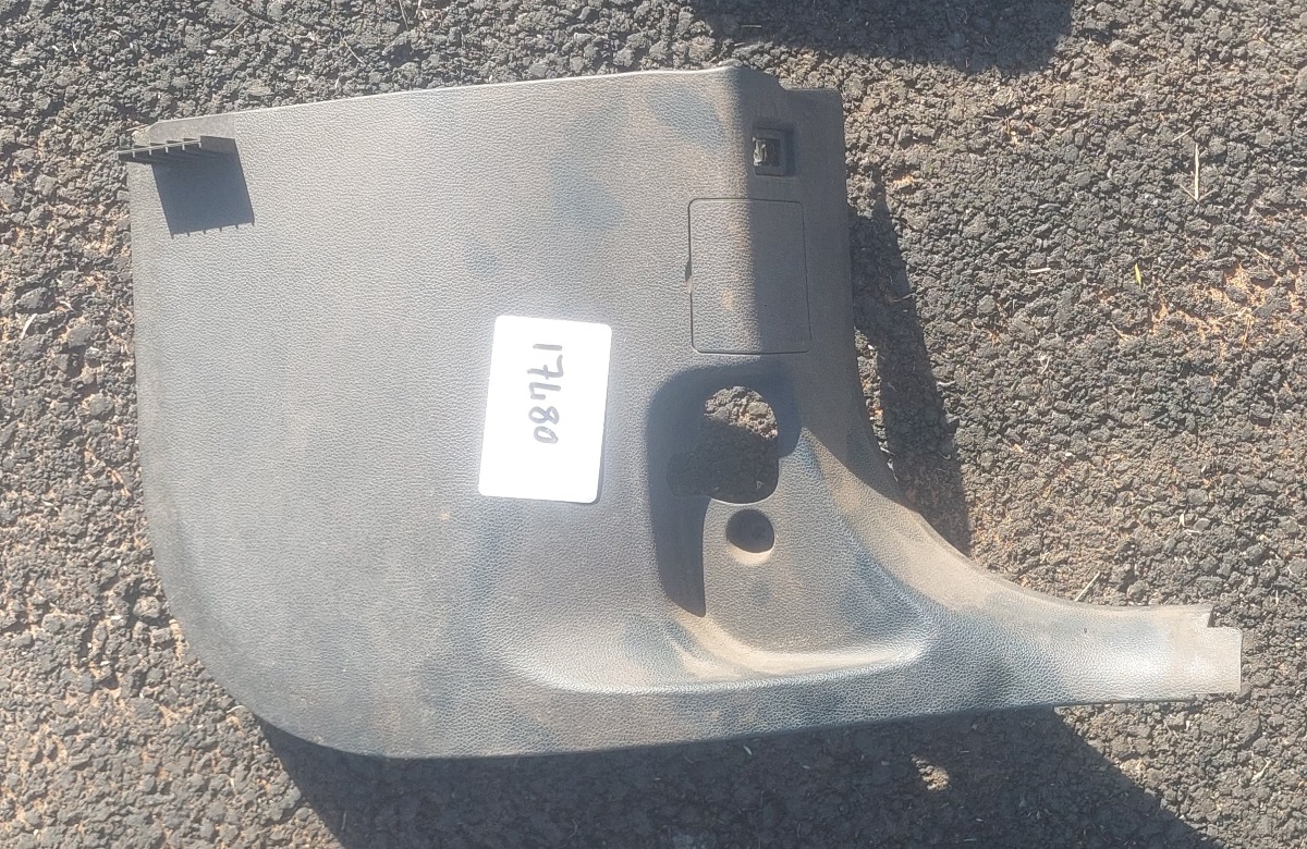 E90 RIGHT FRONT LOWER A-PILLAR TRIM