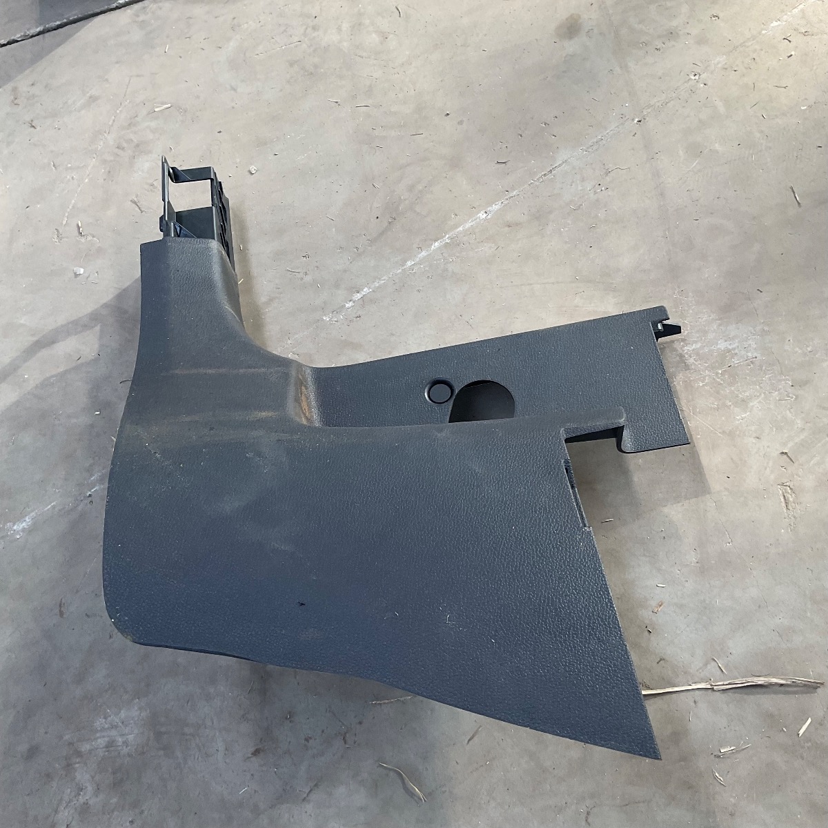 T-CROSS LEFT FRONT A PILLAR TRIM