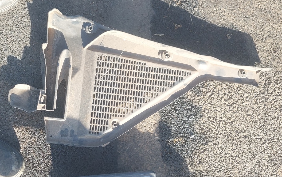 X5 E70 RIGHT FRONT COULING COVER