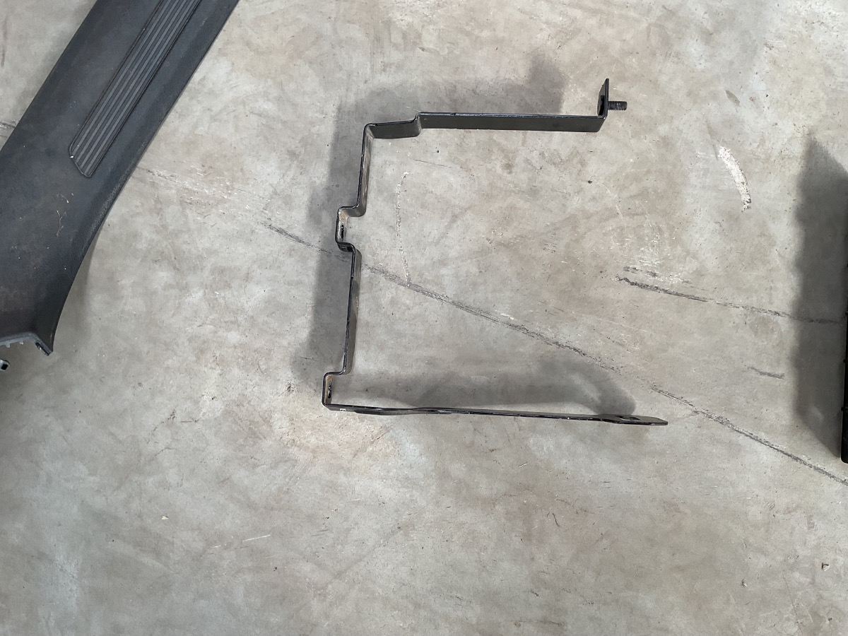 T-CROSS BATTERY PAD BRACKET