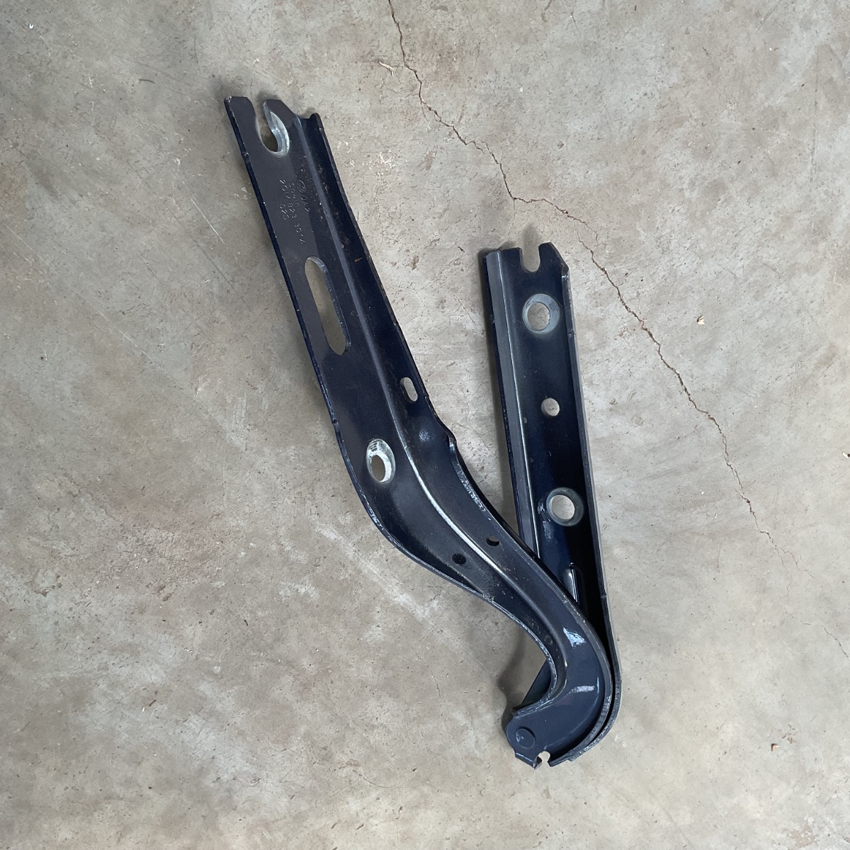 T-CROSS Bonnet Hinge Left