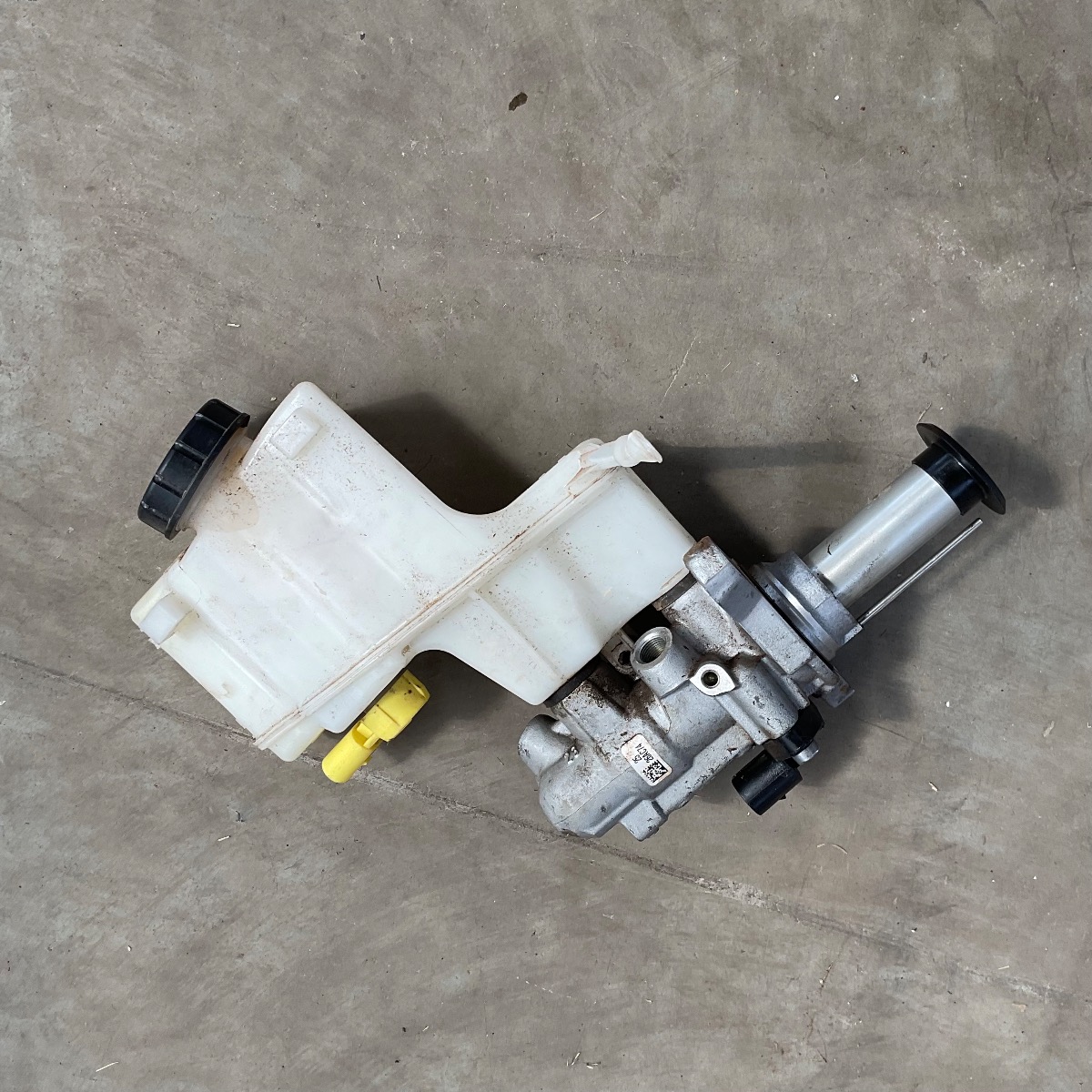 T-CROSS BRAKE MASTER CYLINDER