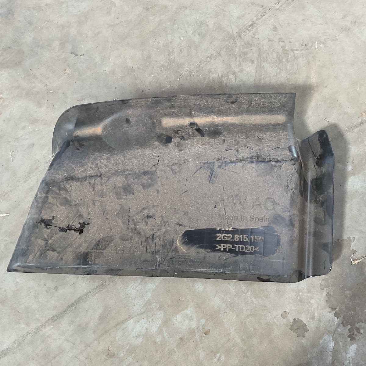 T-CROSS WINDSCREEN WIPER LID