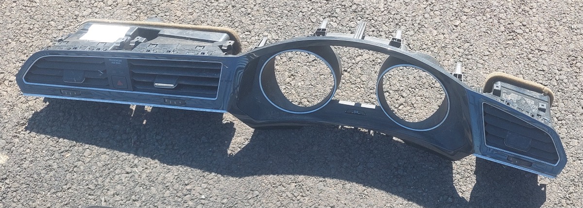 TIGUAN CLUSTER SURROUND