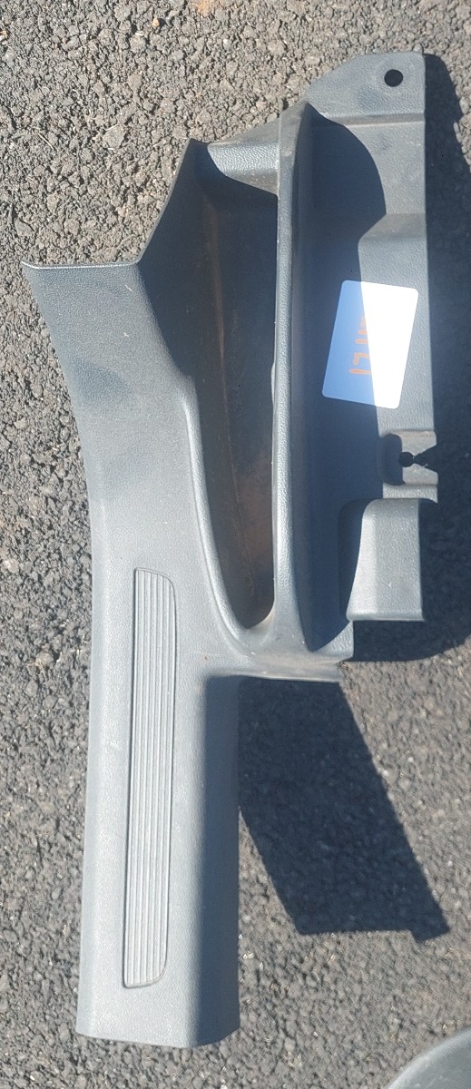 TIGUAN RIGHT REAR ENTRY SILL SLIP