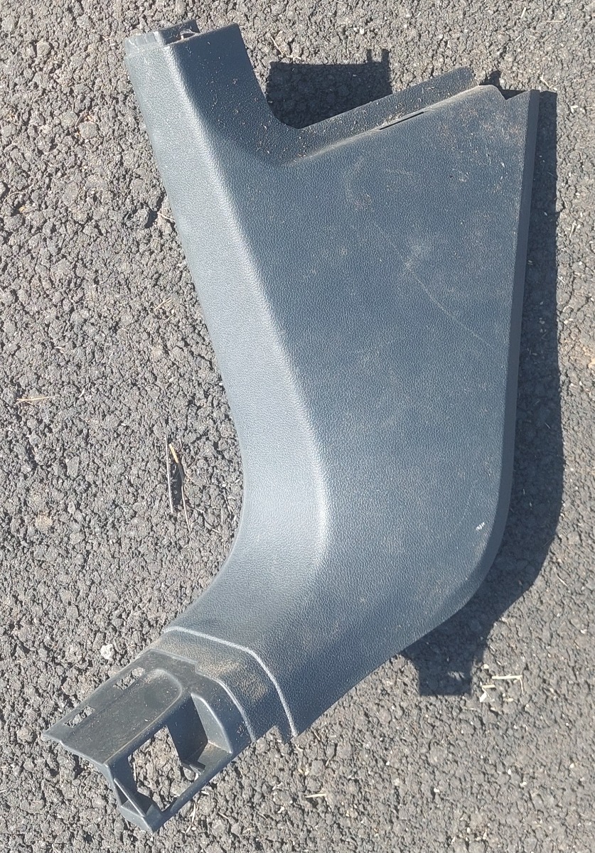TIGUAN LEFT FRONT LOWER A-PILLAR TRIM