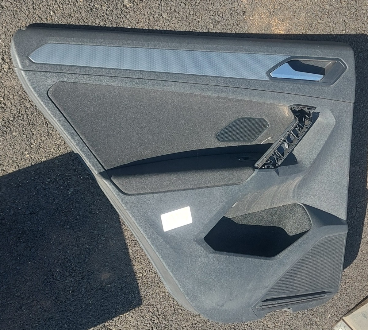 TIGUAN LEFT REAR DOOR PANEL