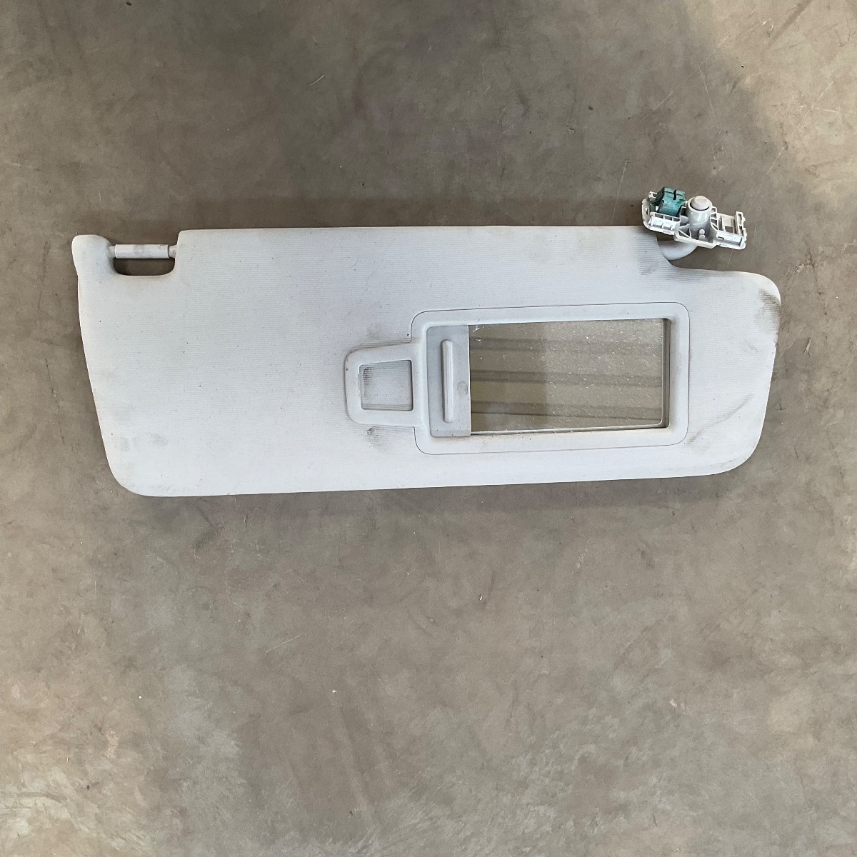 T-CROSS RIGHT SUN VISOR