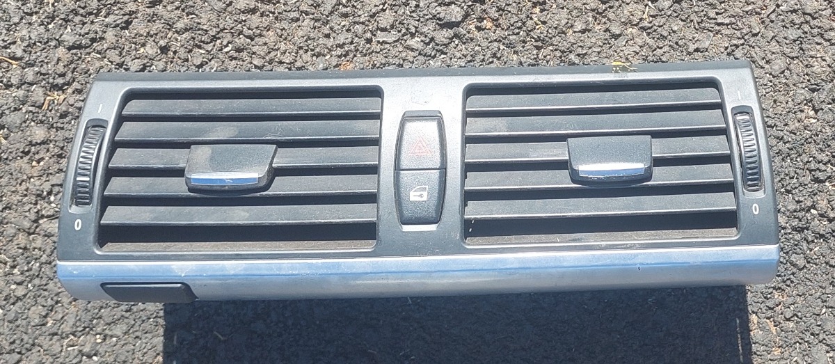 E70 X5 CENTRE AIR VENT