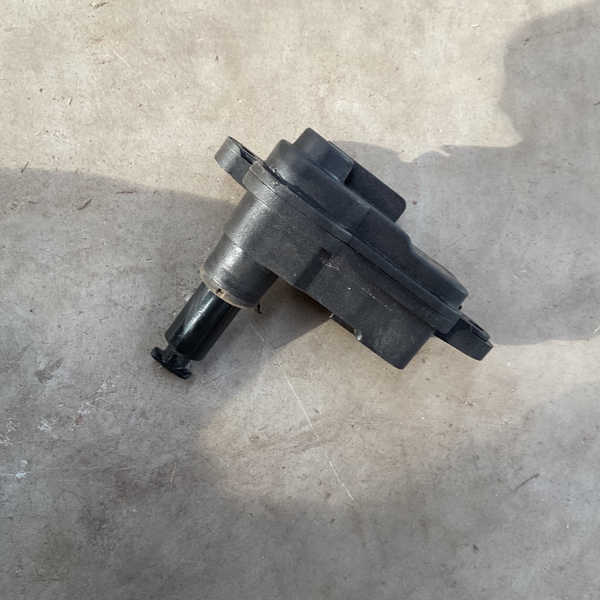T-CROSS FUEL FLAP MOTOR