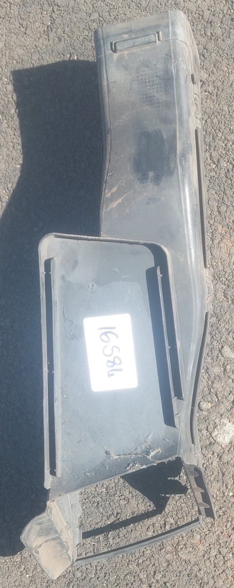 X5 E70 Left Front Vent Duct