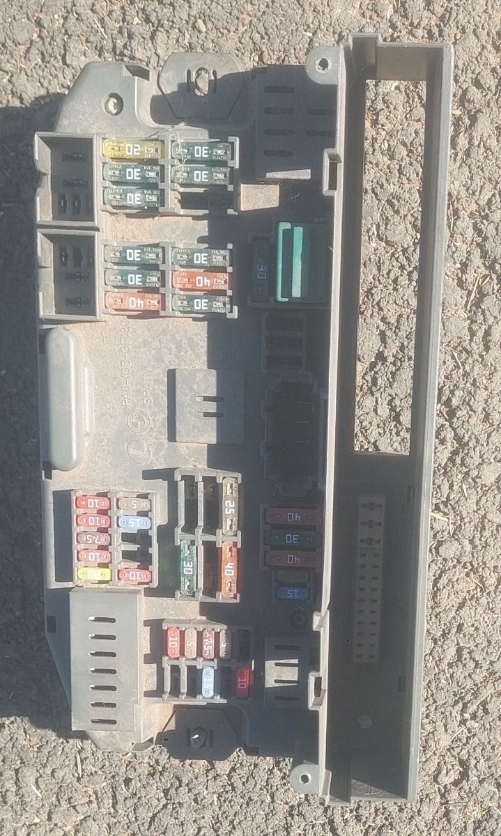 X5 E70 FRONT INNER FUSE BOX