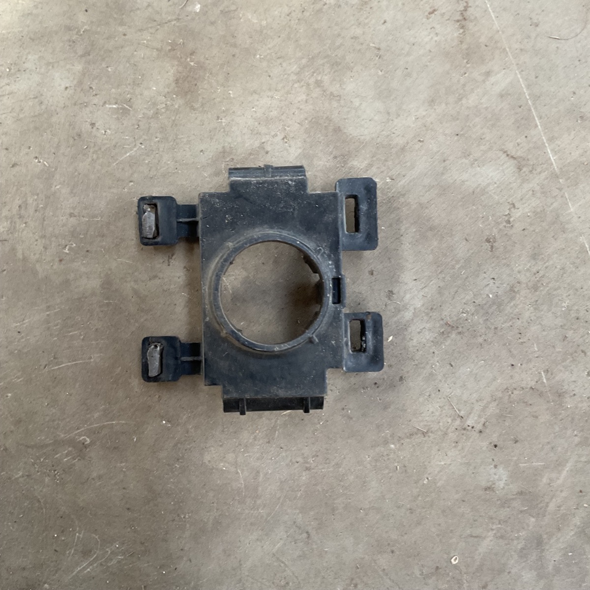 T CROSS FRONT RIGHT SENSOR BRACKET