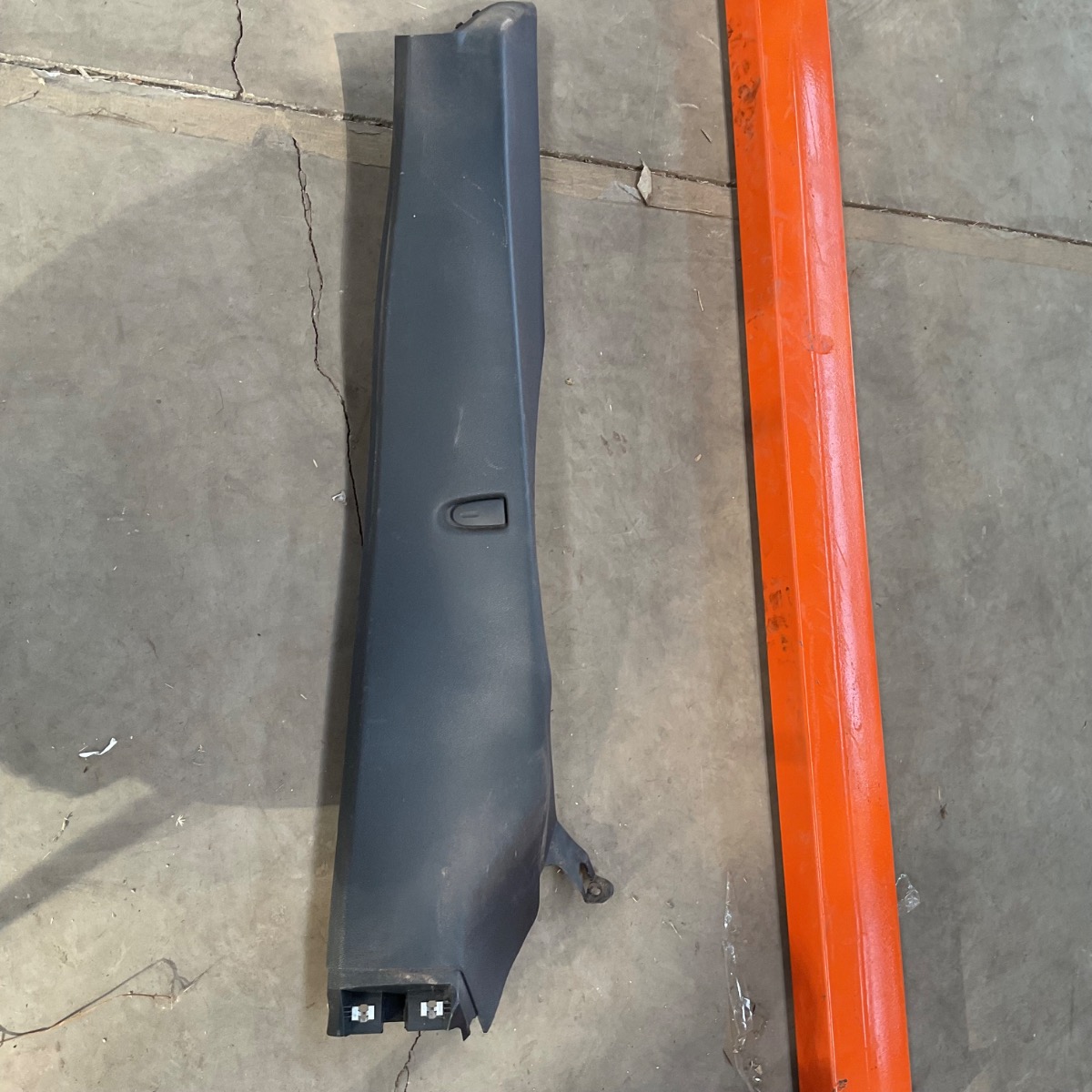 T-CROSS RIGHT INNER C PILLAR TRIM