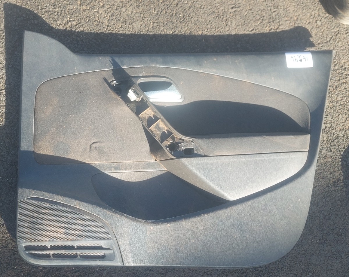 POLO 7/NEW VIVO RIGHT FRONT DOOR PANEL