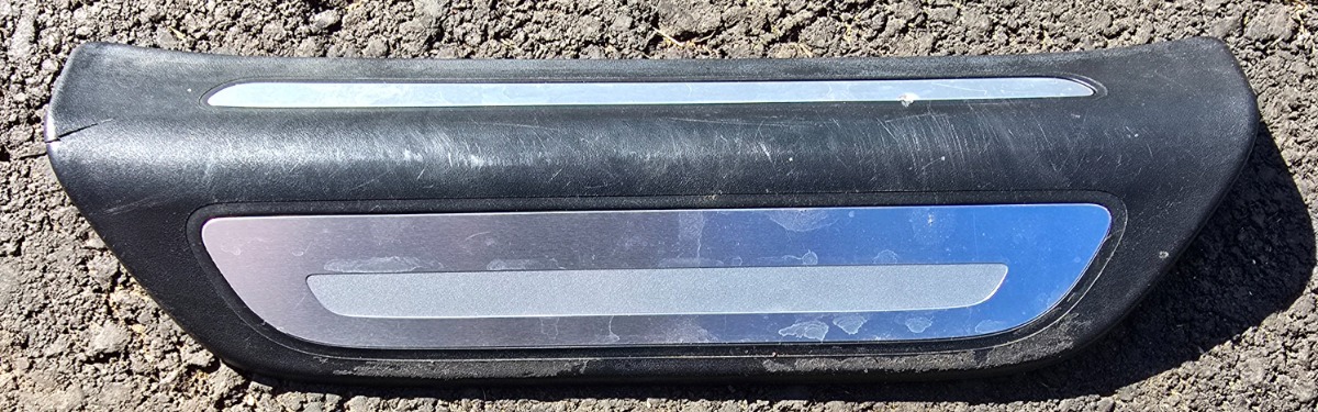 Q3 RIGHT REAR DOOR SCUFF