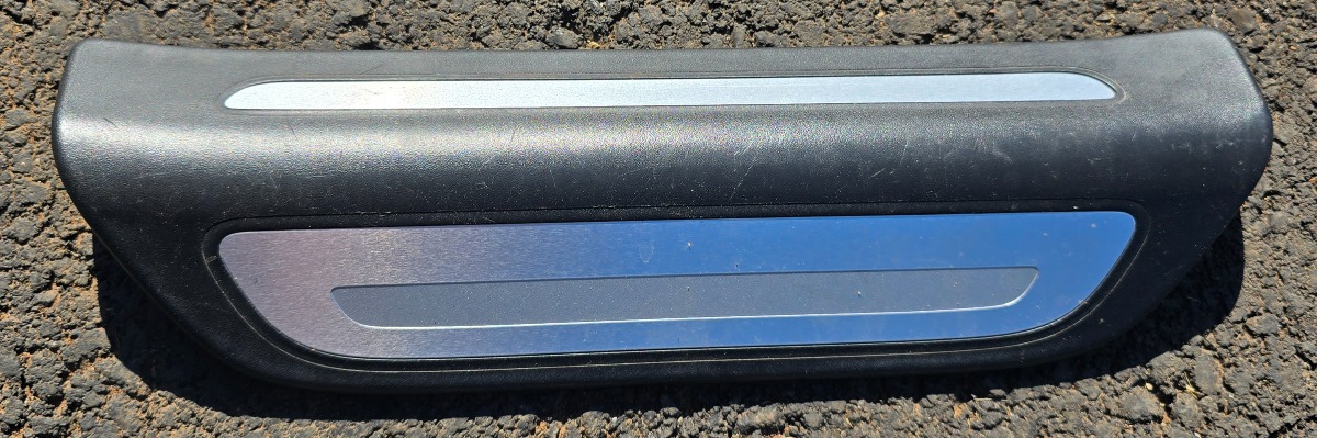 Q3 LEFT REAR DOOR SCUFF