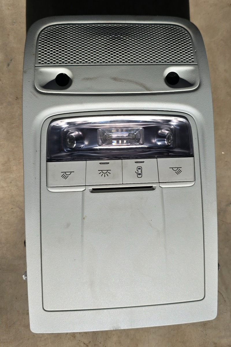 Q3 FRONT DOME LIGHT