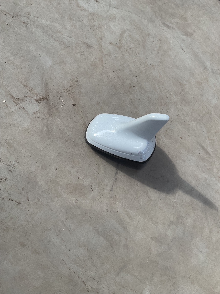 Q3 ROOF ANTENNA BOOSTER SHARK FIN