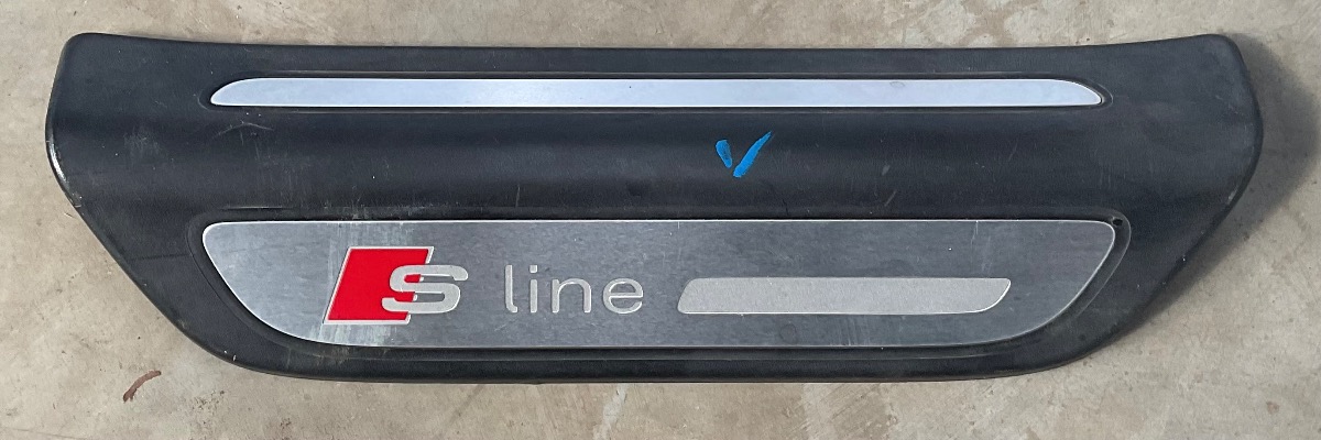 Q3 S LINE RIGHT REAR SILL STEP PLATE