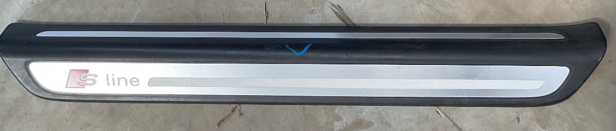 Q3 S LINE RIGHT FRONT SILL STEP PLATE