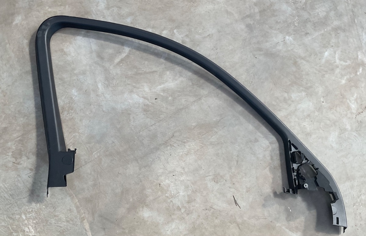 Q3 LEFT FRONT INNER DOOR TRIM
