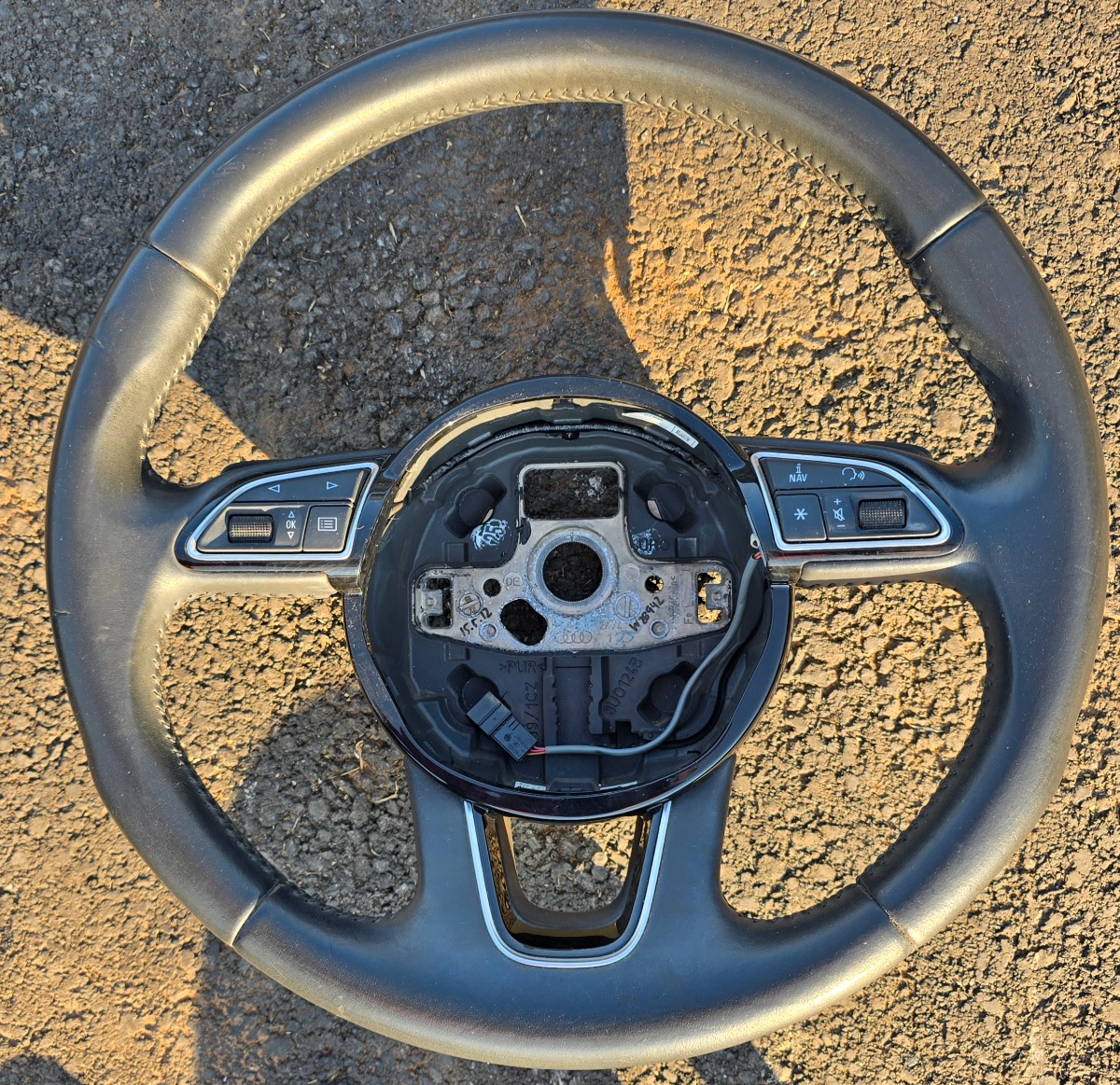 Q3 MULTIFUNCTION STEERING WHEEL