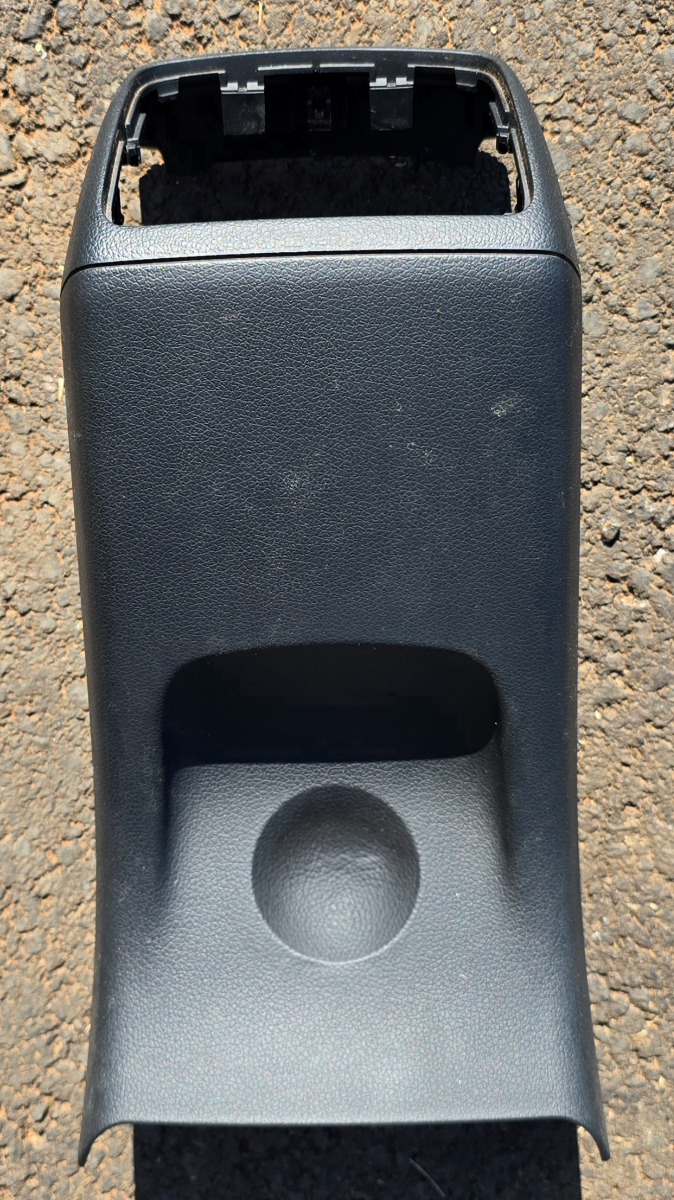 Q3 CENTRE CONSOLE REAR TRIM