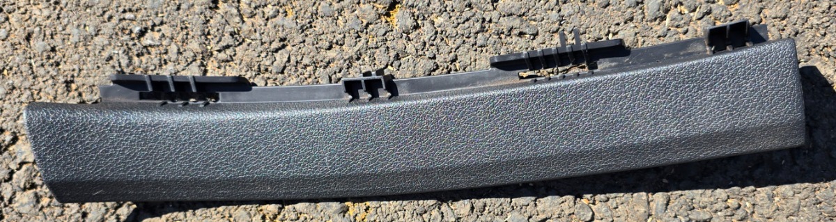 Q3 LEFT A-PILLAR BEZEL TRIM
