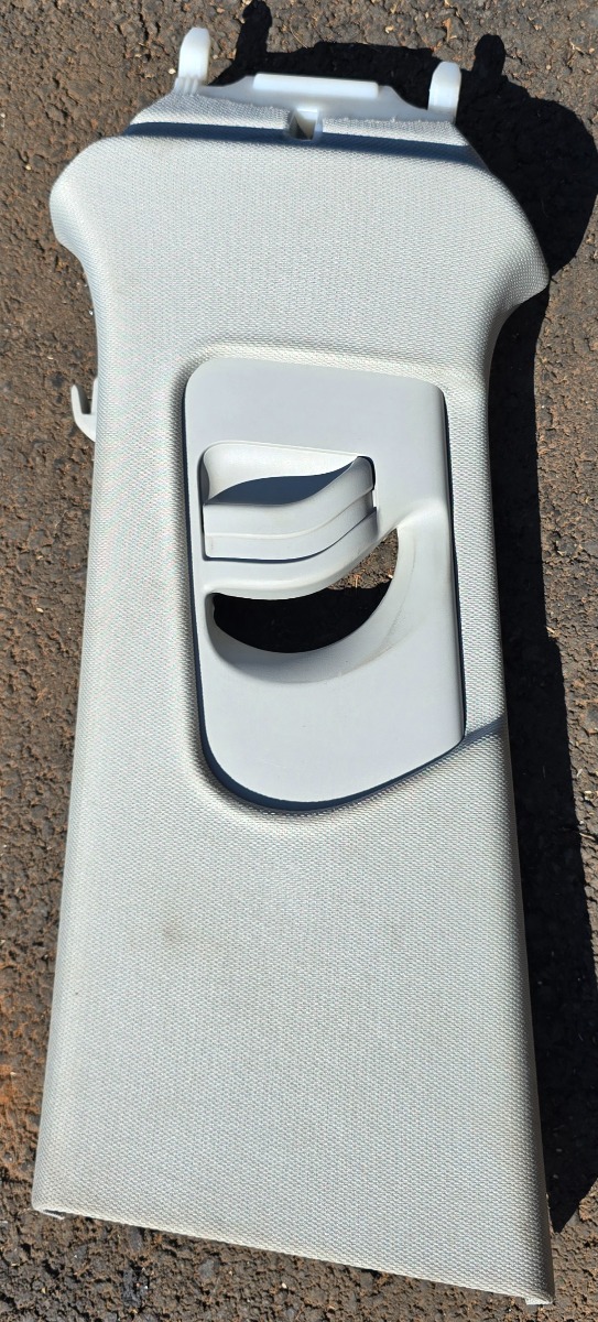 Q3 LEFT UPPER B-PILLAR TRIM