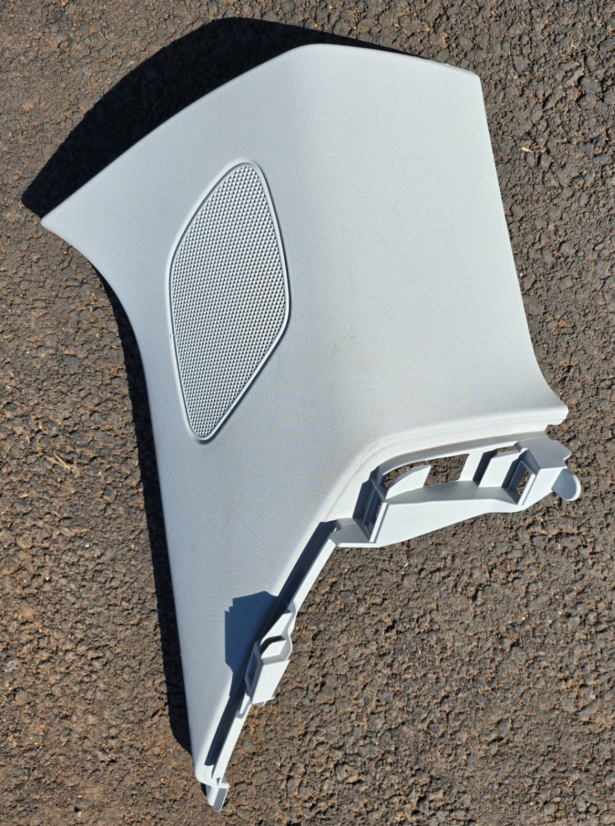 Q3 LEFT REAR D-PILLAR COVER UPPER