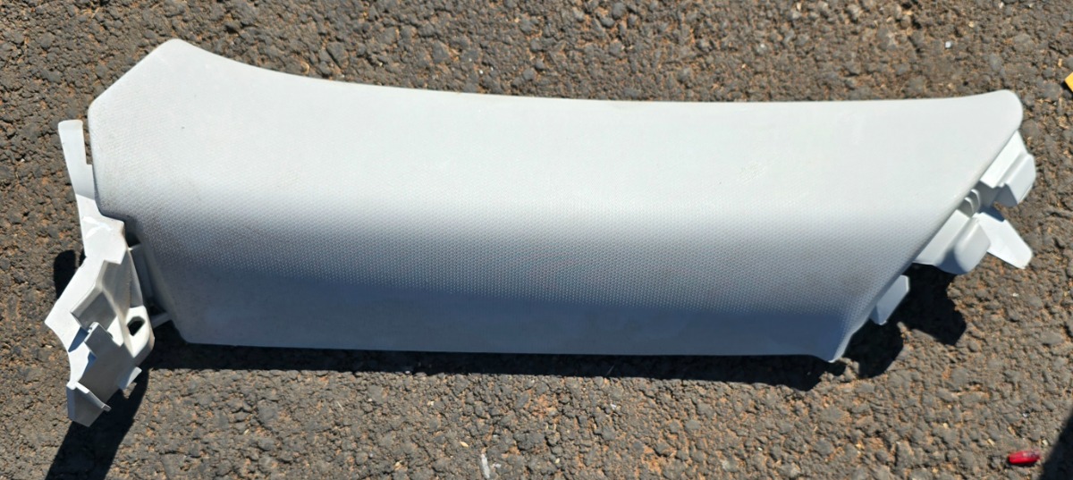 Q3 RIGHT REAR C-PILLAR TRIM UPPER