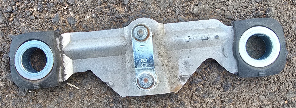 Q3 TAILGATE STRIKER PLATE