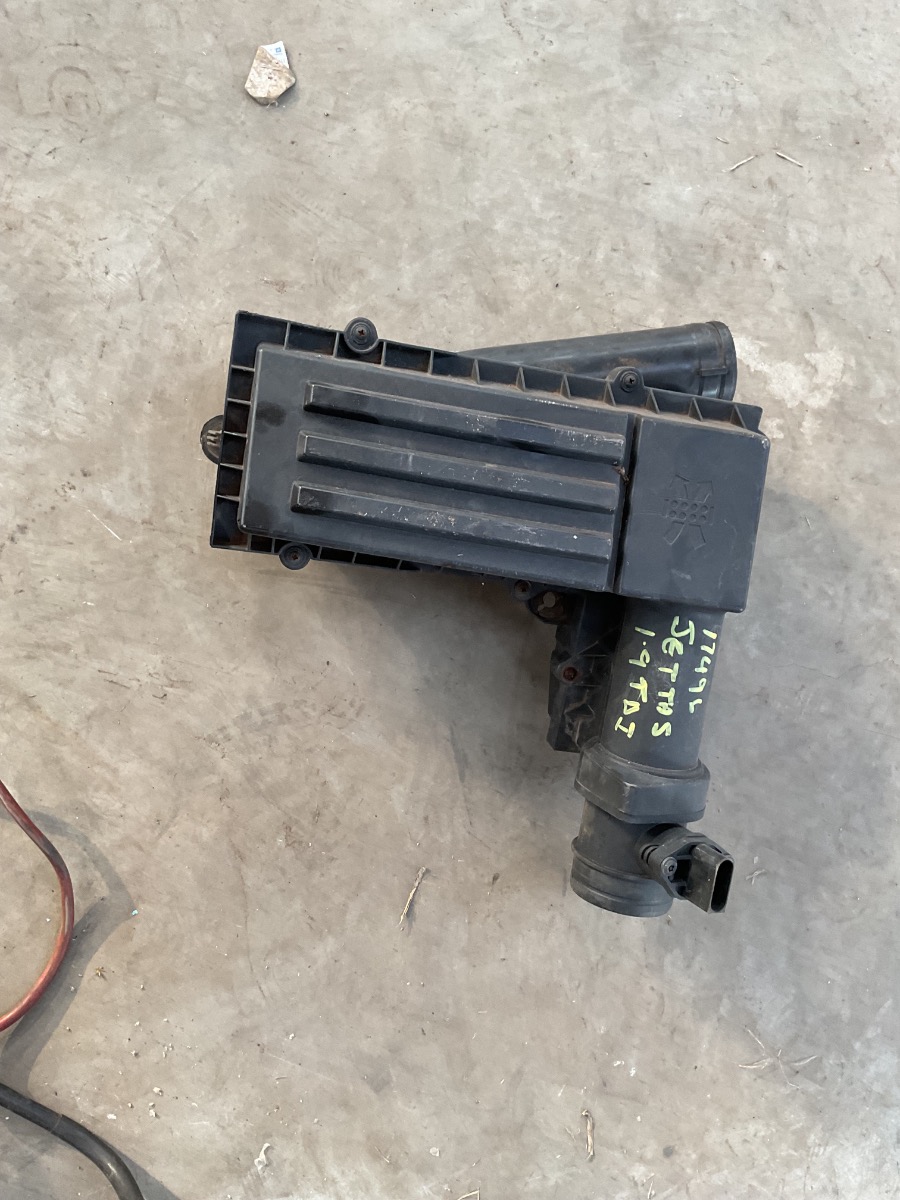 JETTA MK5 1.9 TDI AIR FILTER HOUSING