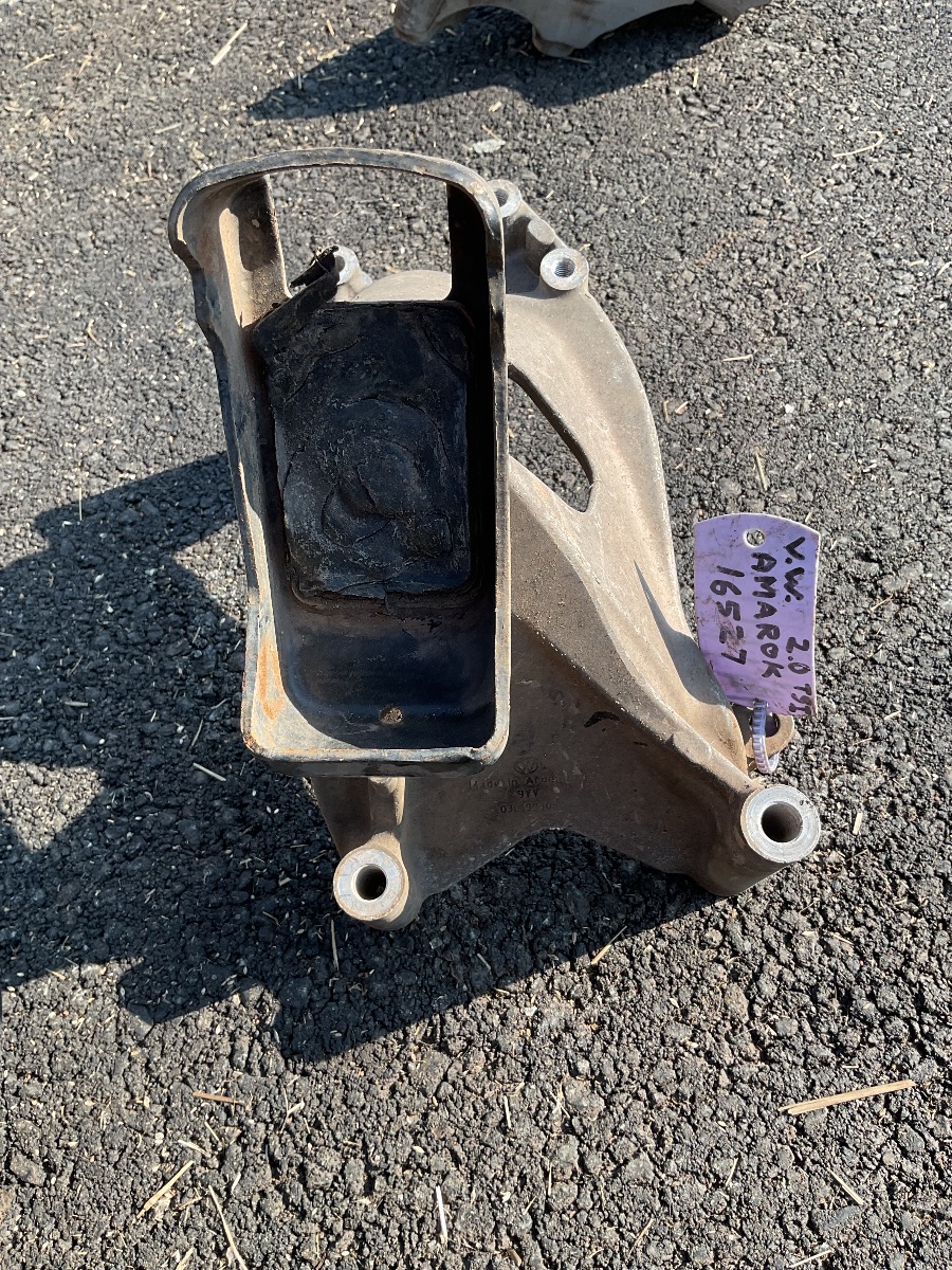 AMAROK 2.0 TDI MOUNTING BRACKET
