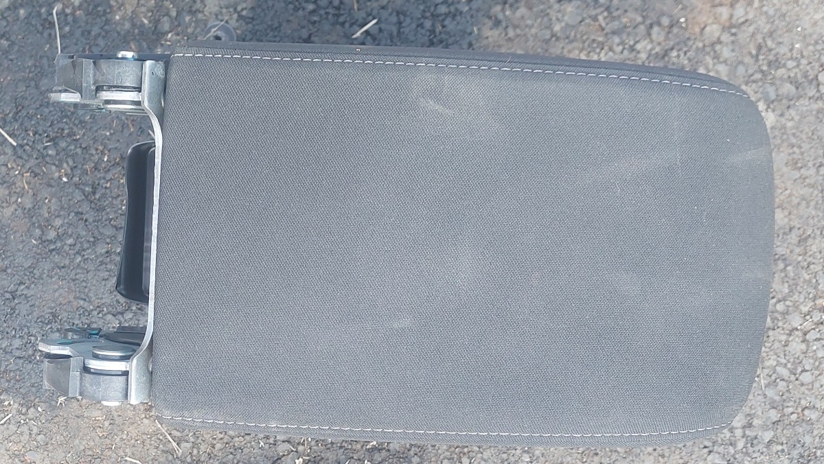 TIGUAN ALLSPACE ARM REST CENTRE