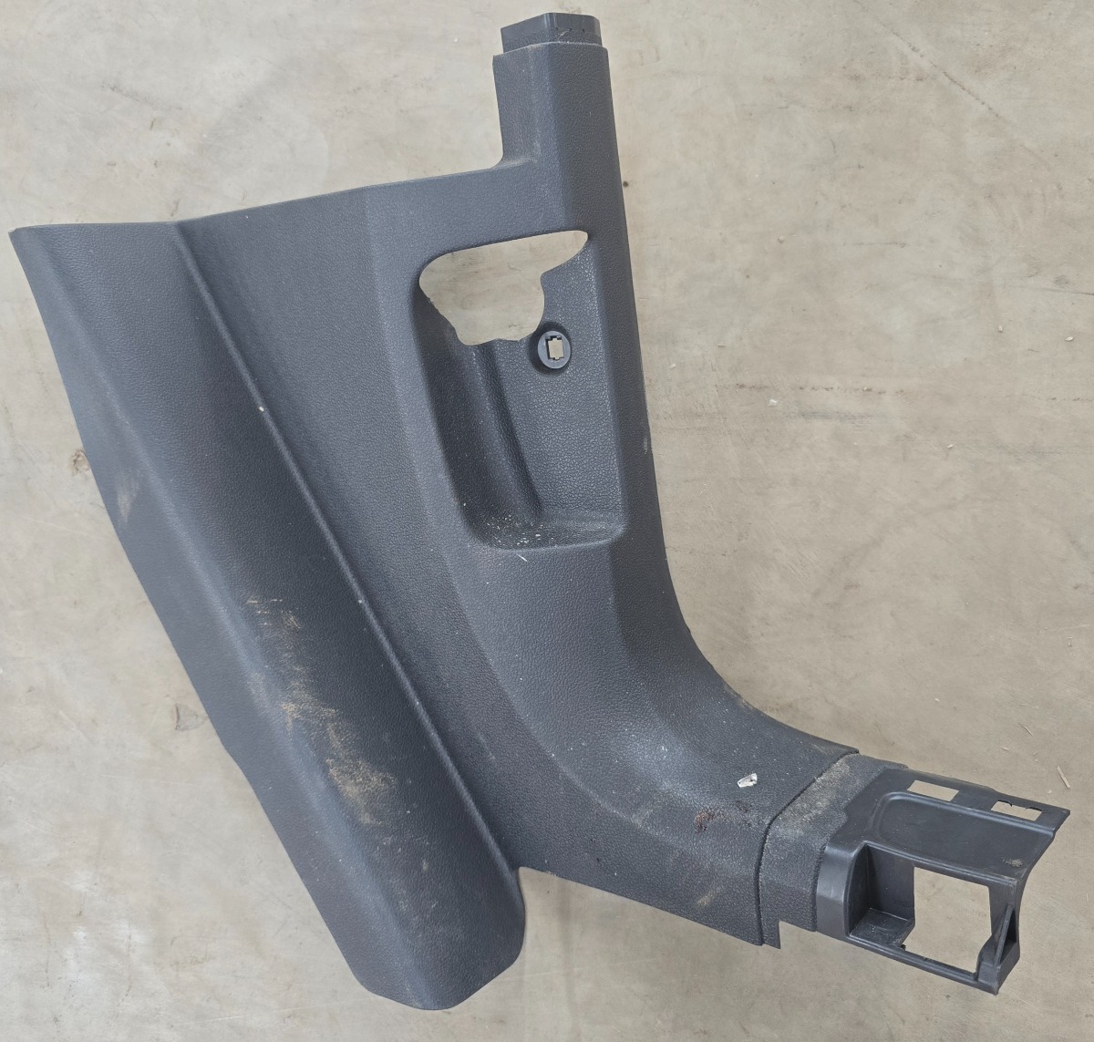TIGUAN ALLSPACE RIGHT LOWER A-PILLAR TRIM
