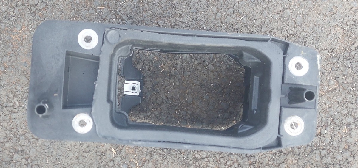 TIGUAN GEAR HANDLE BRACKET