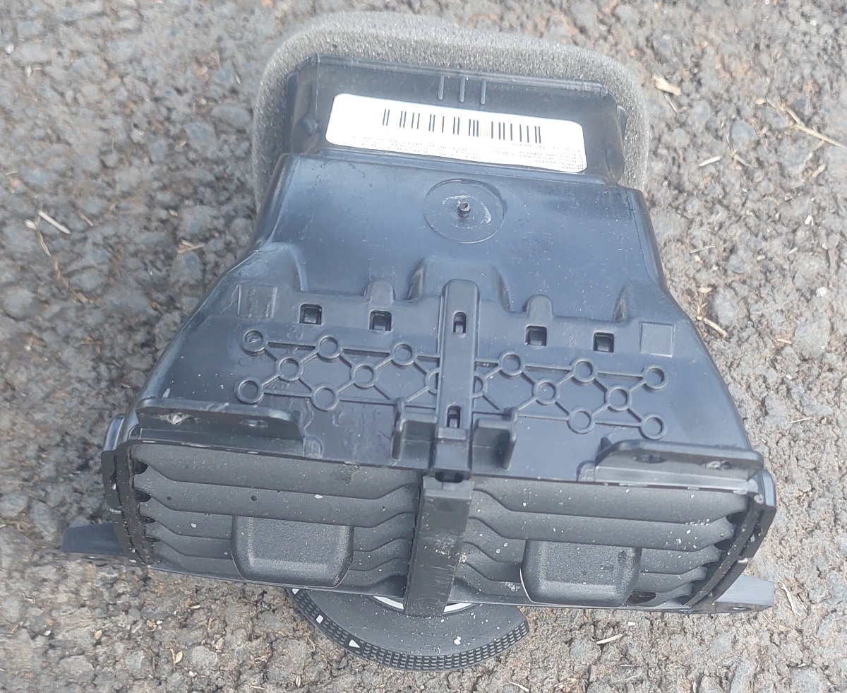TIGUAN ALLSPACE REAR CENTRE VENT