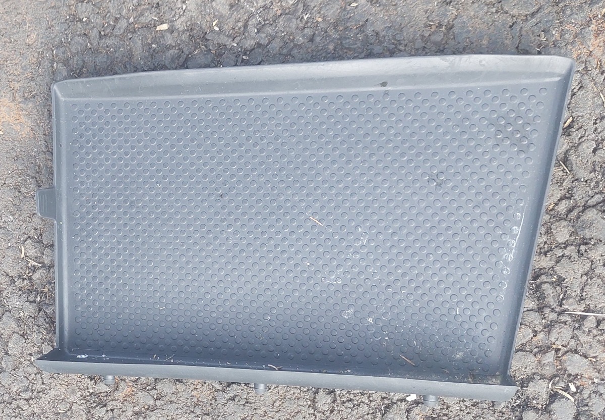TIGUAN CENTRE CONSOLE STORAGE RUBBER