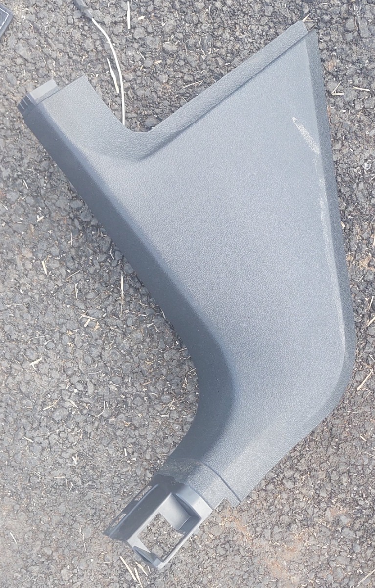 TIGUAN ALLSPACE LEFT FRONT LOWER A PILLAR TRIM