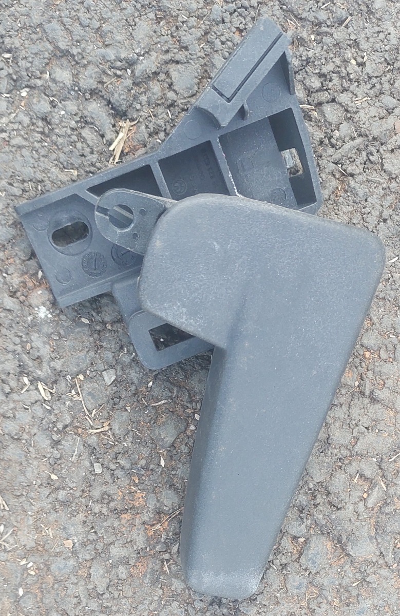 TIGUAN ALLSPACE BONNET RELEASE HANDLE