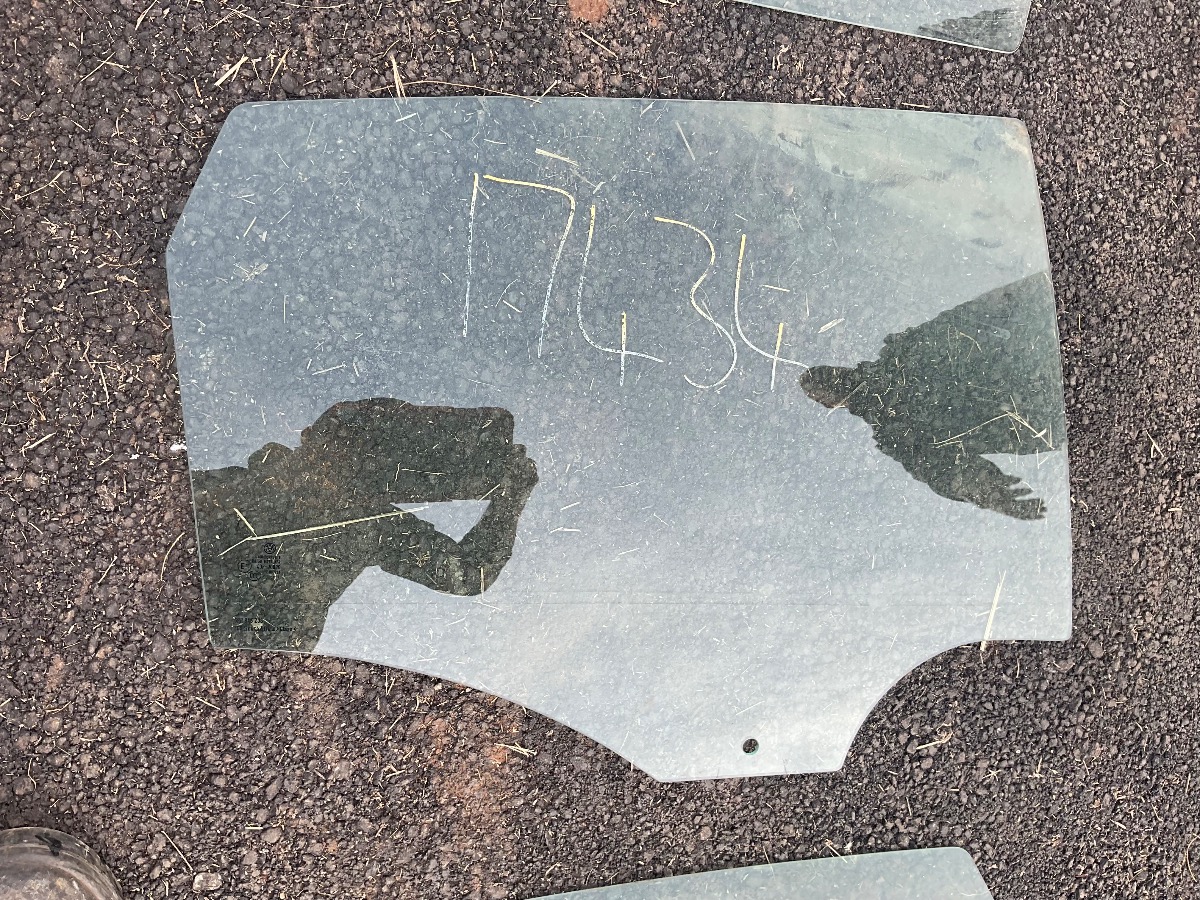 POLO 6/7/NEW VIVO RIGHT REAR DOOR GLASS